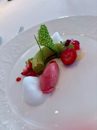 マンダリンオリエンタル東京 37階 フレンチファインダイニング「シグネチャー」