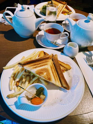 「東京プリンスホテル」ロビー「ティーサロン ピカケ」