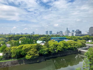パレスホテル東京 フレンチレストラン 「エステール」窓際席からの景色